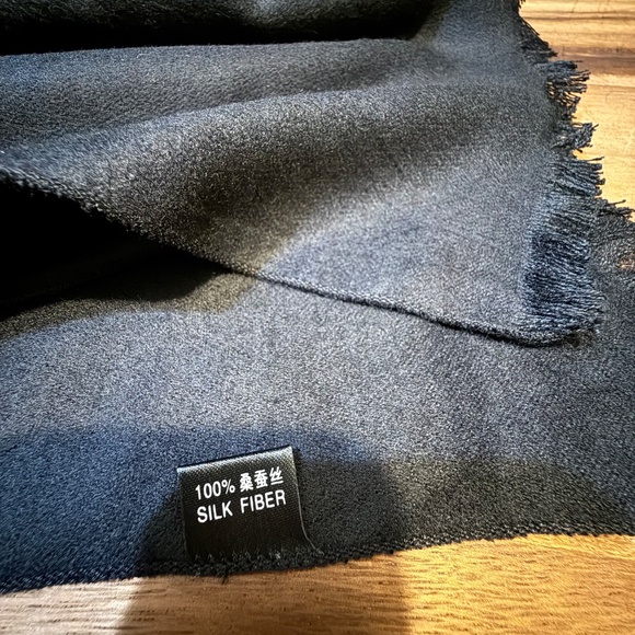 BLACK LIGHTWEIGHT SILK OPERA WRAP - Picture 3 of 5